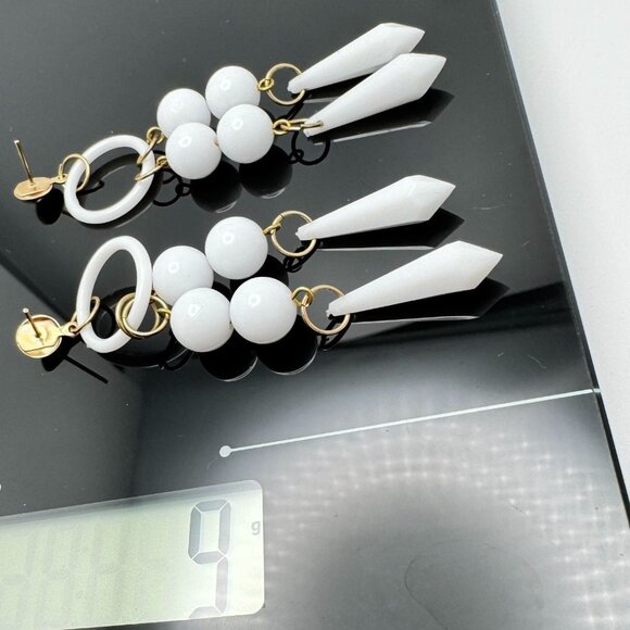 White Dangle Earrings Vtg Plastic Bead Drops Gold-Tone Accents Lightweight Long - Picture 4 of 8